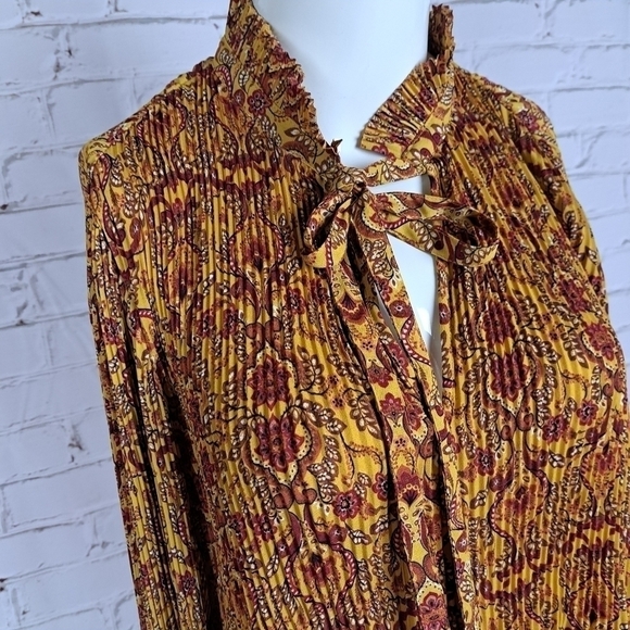 Max Studio Pleated Bishop-Sleeve Blouse - Picture 4 of 13